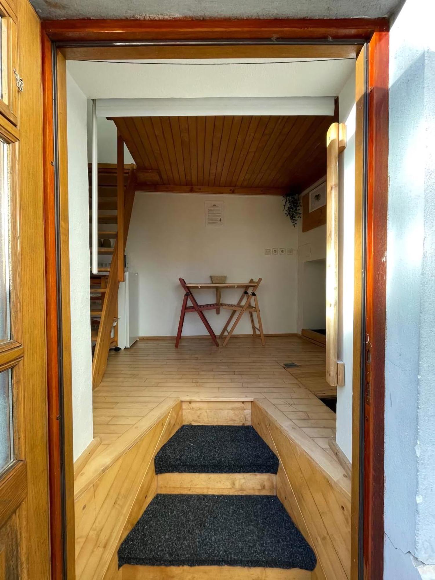 Small Micro-treehouse In The Centre Apartment Laibach